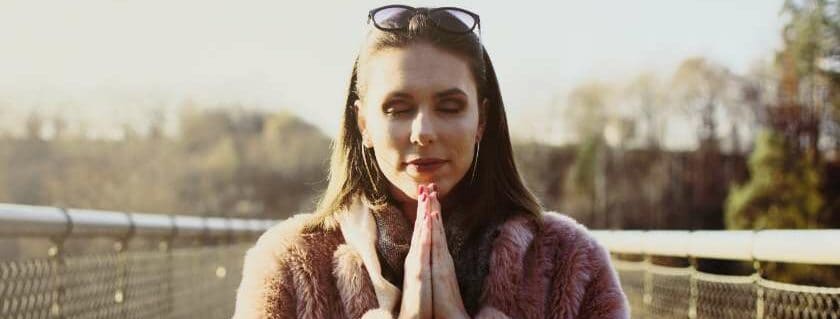 woman with eyes closed praying and thanksgiving quotes to god