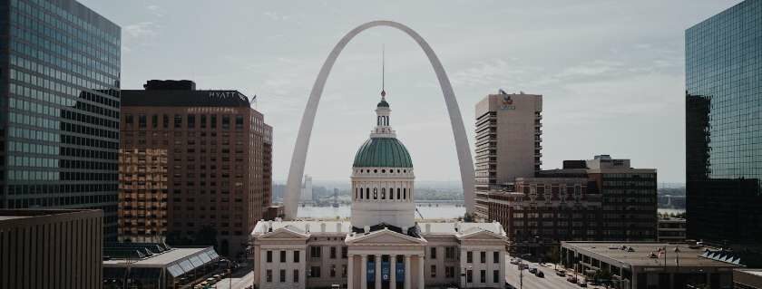 city view with st louis arch in missouri